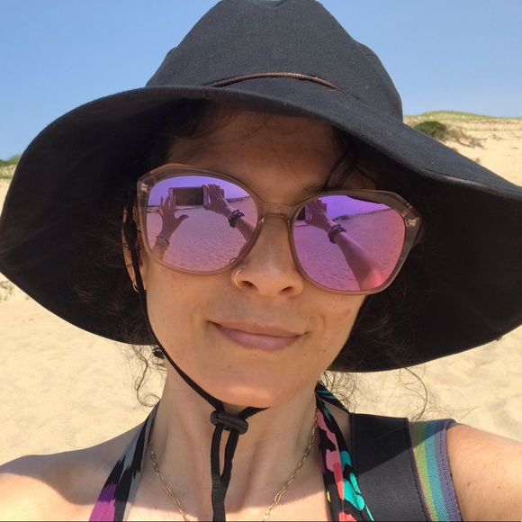 Meet your Posher, Posh - Picture 2 of 2